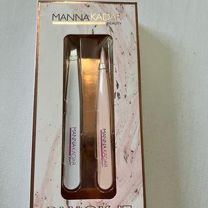 *FREE* Mannakadar Beauty - Tweezers